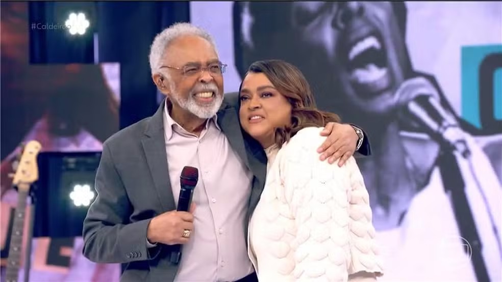 Preta Gil faz participação surpresa em homenagem a Gil no Caldeirão