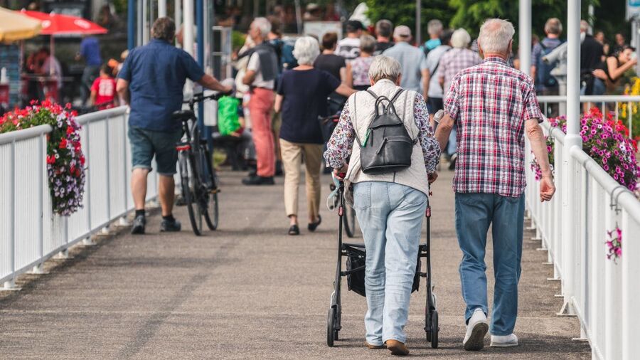 Expectativa de vida sobe para 76,4 anos no Brasil, aponta IBGE