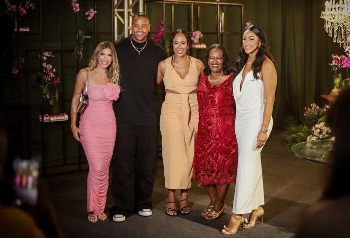 Léo Santana reúne Lore, Liz, irmãs e sogros em festa de aniversário da mãe; veja fotos