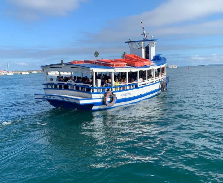 Travessia Salvador-Mar Grande tem intenso movimento de saída para a Ilha de Itaparica