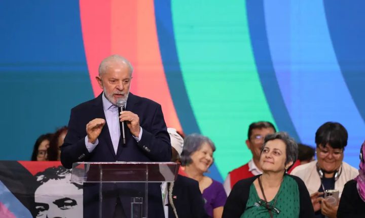 Em meio a debate sobre fim do 6×1, Lula defende jornada de trabalho equilibrada