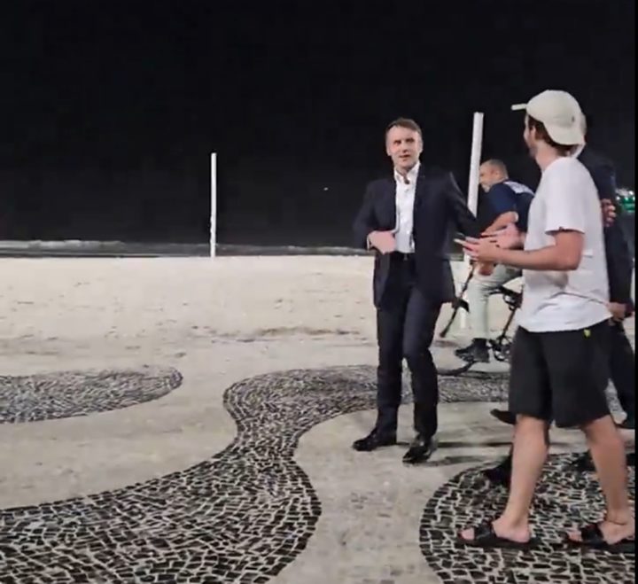 Emmanuel Macron faz caminhada noturna em Copacabana e surpreende cariocas