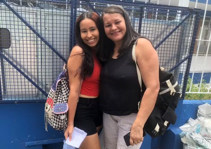 Mãe e filha fazem Enem na mesma escola em Salvador com sonho de entrar juntas na faculdade
