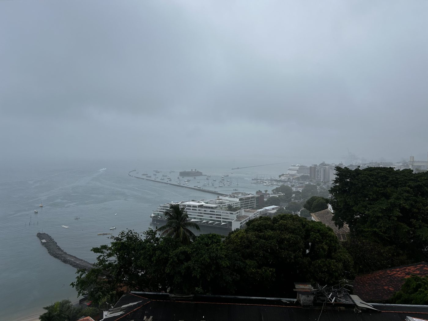 Mar agitado suspende Travessia Salvador-Mar Grande nesta segunda-feira (25)