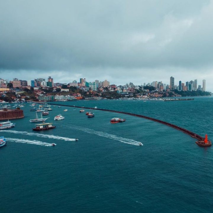 Semana começa com fortes chuvas, risco de alagamento e deslizamento em Salvador