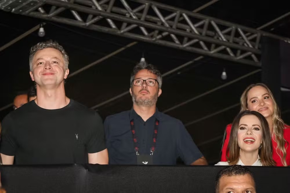 With her ex-husband, Sandy tieta Junior Lima at a show in the interior of São Paulo