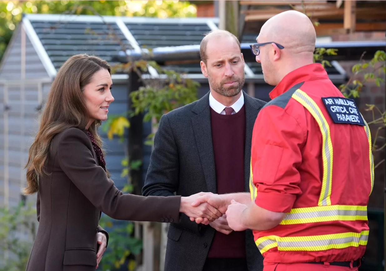 Kate Middleton convida sobreviventes de ataque a escola para concerto de Natal