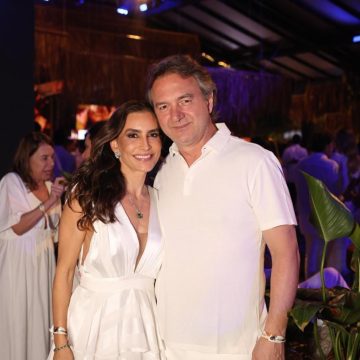 Ticiana Villas Boas e Joesley Batista desembarcam em Salvador e fazem rara aparição na festa de 15 anos do Alô Alô Bahia