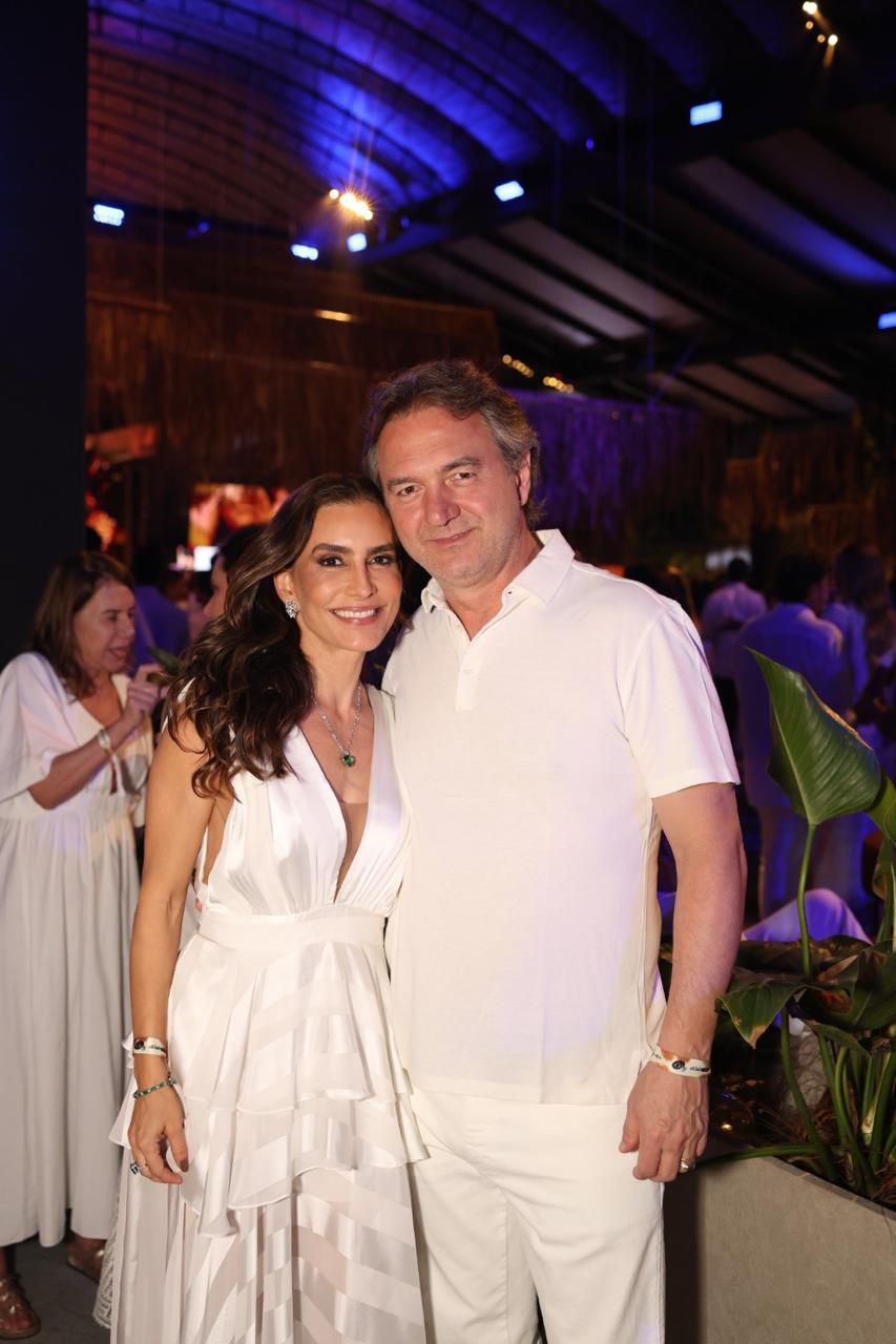 Ticiana Villas Boas e Joesley Batista desembarcam em Salvador e fazem rara aparição na festa de 15 anos do Alô Alô Bahia