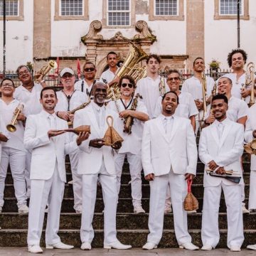 Orkestra Rumpilezz homenageia Gilberto Gil e Caetano Veloso em concerto especial na Escadaria do Passo