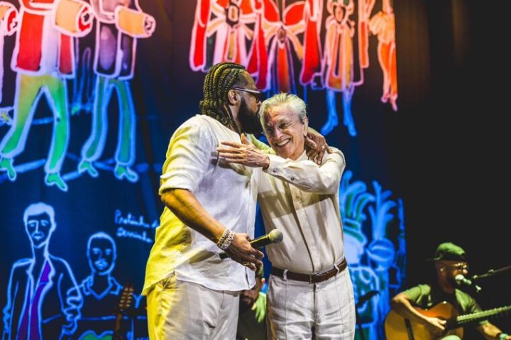 Xande de Pilares regrava mais um sucesso de Caetano Veloso e ganha elogio do artista: “Orgulhoso e emocionado”