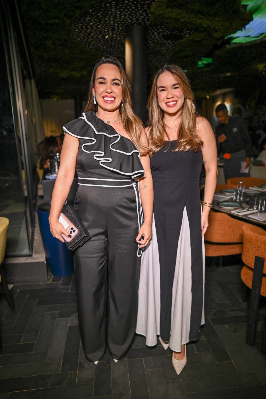 Andréia e Gabriela Neco