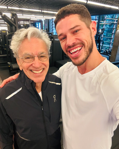 José Loreto tieta Caetano Veloso em momento fitness: “Meu ídolo”