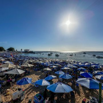 Porto da Barra fica lotado no primeiro dia de Verão em Salvador; veja fotos