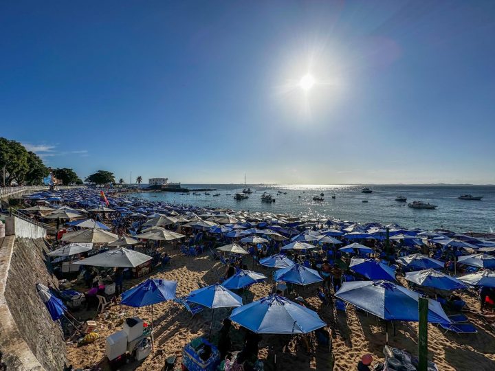 Porto da Barra fica lotado no primeiro dia de Verão em Salvador; veja fotos