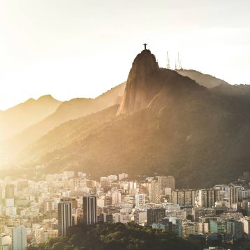 Verão de 2025 deve bater recordes de turismo internacional no Brasil, diz Embratur