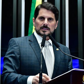 Senador quer apoio de Trump para investigar eleições no Brasil