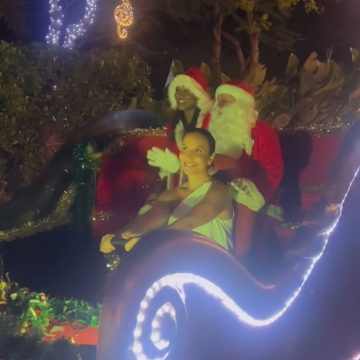 Ivete aparece em trenó do Papai Noel em Praia do Forte: ‘um Natal de amor pra nós’