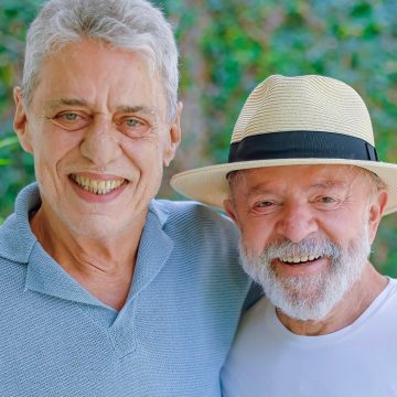 Após alta médica, Lula recebe visita de Chico Buarque: ‘um samba pra alegrar o dia’