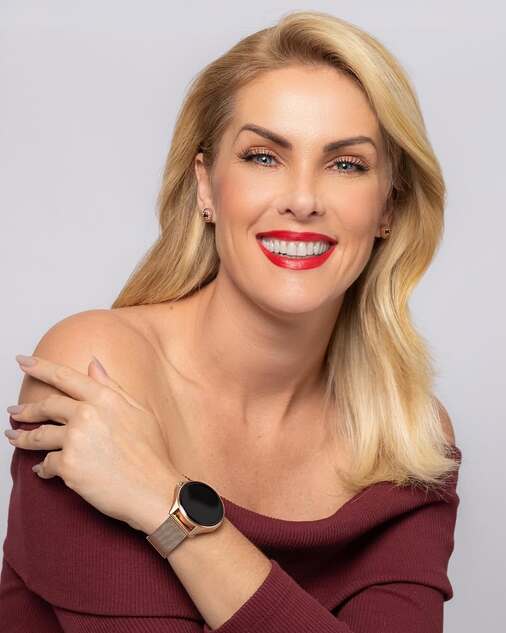 Ana Hickmann celebra renovação de contrato com a Record: “Maior presente”