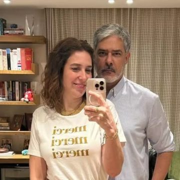 William Bonner celebra Natal antecipado ao lado da esposa, Natasha Dantas