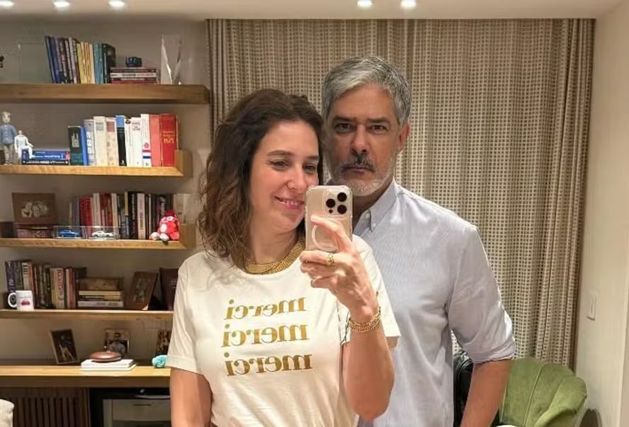 William Bonner celebra Natal antecipado ao lado da esposa, Natasha Dantas