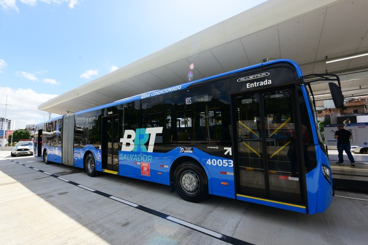 BRT Salvador: Ônibus articulados com capacidade para quase 150 passageiros entram em operação