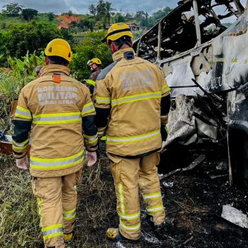 Número de mortos em acidente com ônibus que ia para Bahia chega a 41