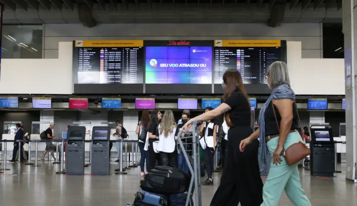 Após denúncias de racismo, Anac lança campanha sobre inspeção aleatória em aeroportos