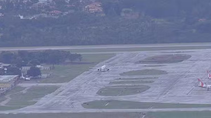 Avião com destino a Teresina faz pouso de emergência em Brasília