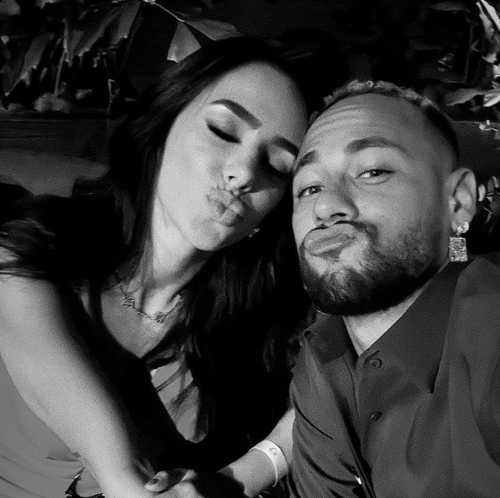 Neymar mostra aliança e recusa convite para balada: ‘Me aposentei’