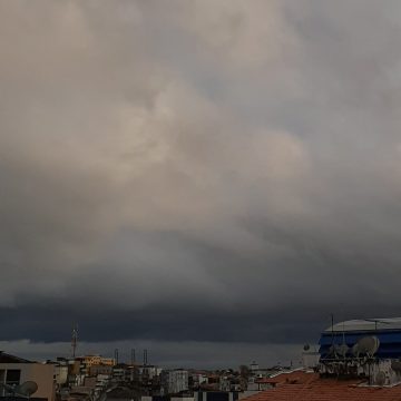 Chuva forte em Salvador foi causada por atuação de cavado, diz Codesal