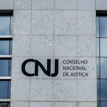 CNJ suspende pagamento de auxílio-alimentação de R$ 10 mil para juízes