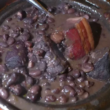 Feijoada ao Mar: tradicional evento retorna ao calendário carnavalesco em Salvador