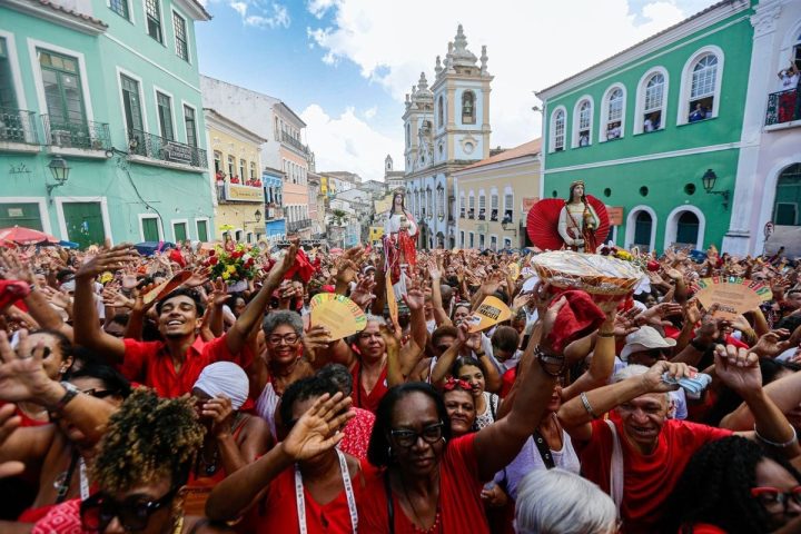 Festa de Santa Bárbara abre o ciclo de festejos populares na Bahia; veja fotos