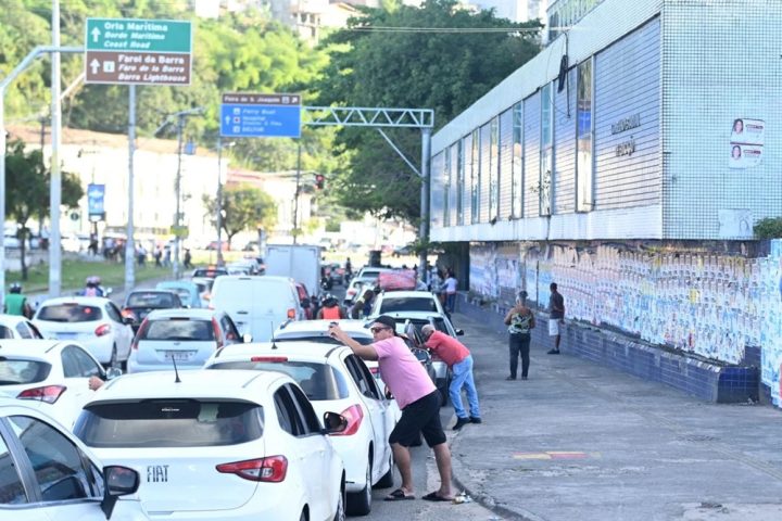 Filas no ferry-boat: espera passa de três horas para embarque em Salvador
