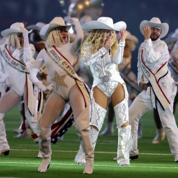 Performance histórica de Beyoncé no Halftime Show de Natal da NFL fica disponível no streaming