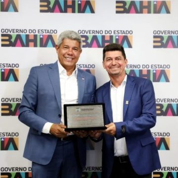 Jerônimo Rodrigues recebe título de cidadão paripiranguense