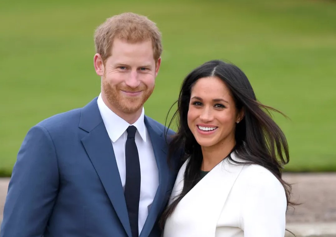 Meghan Markle e Príncipe Harry revelam cartão de Natal com Archie e Lilibet