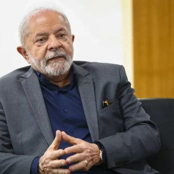 Lula lamenta mortes em acidente de ônibus na BR-116