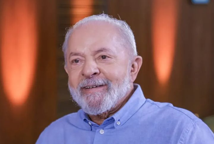 Após cirurgia e internação na UTI, Lula acordou e está consciente