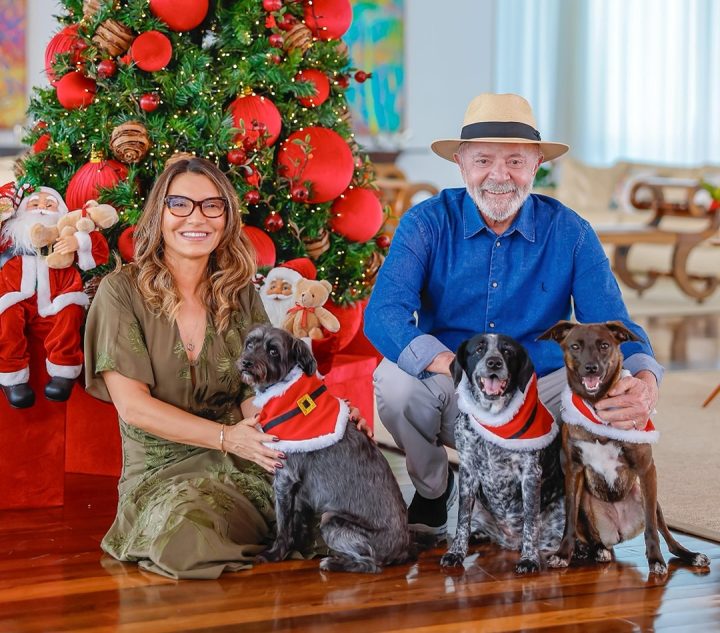 Lula celebra Natal com Janja, cachorrinhas e manda mensagem aos brasileiros: ‘Seguiremos com esperança’