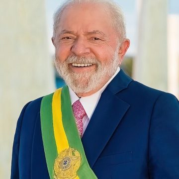 Lula assina decreto que eleva salário mínimo para R$ 1.518