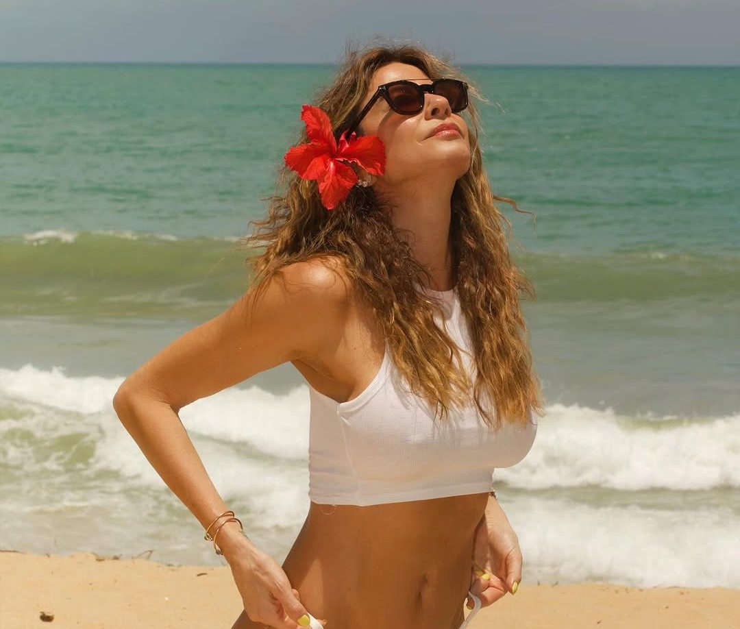 Luciana Gimenez abre álbum de fotos na Bahia: ‘Férias em modo on’