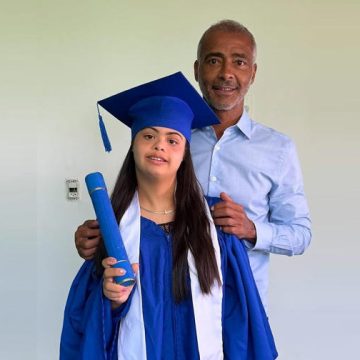 Filha de Romário comemora formatura: “A Síndrome de Down nunca me impediu”; veja vídeo