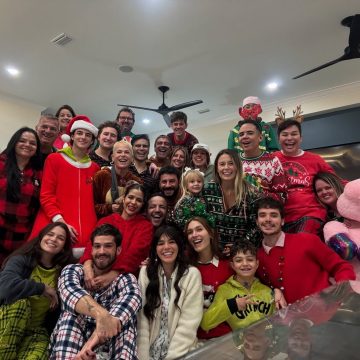 Bruna Marquezine e João Guilherme passam o Natal com Xuxa e Sasha Meneghel