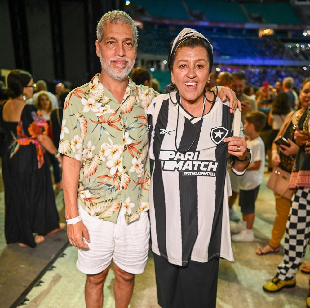 Em Salvador, Regina Casé vai a show de Caetano e Bethânia e celebra o Botafogo