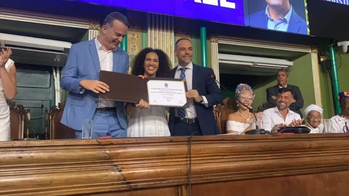 Ricardo Ishmael recebe Título de Cidadão de Salvador durante sessão solene