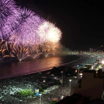 Mais de 2 milhões de pessoas devem acompanhar o Réveillon em Copacabana, no Rio de Janeiro