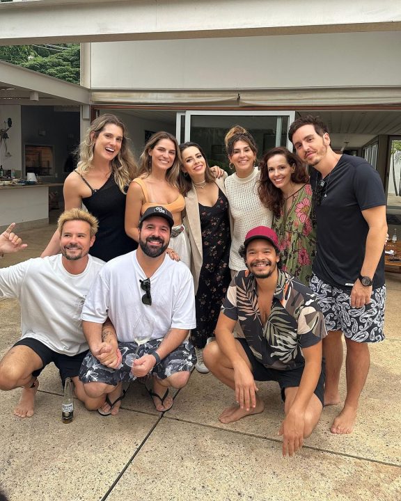 Sandy marca presença em reunião do elenco de ‘Sandy & Junior’ sem a companhia do irmão; veja fotos